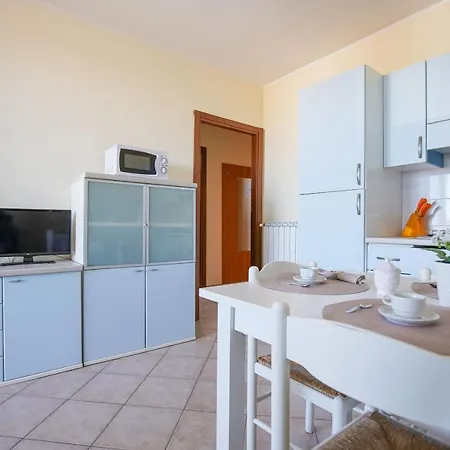 Smith 2b Daire Llido Degli Estensi